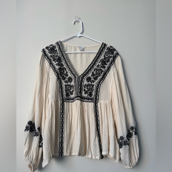 Venus cream/black floral embroidered Sz S - Picture 3 of 9